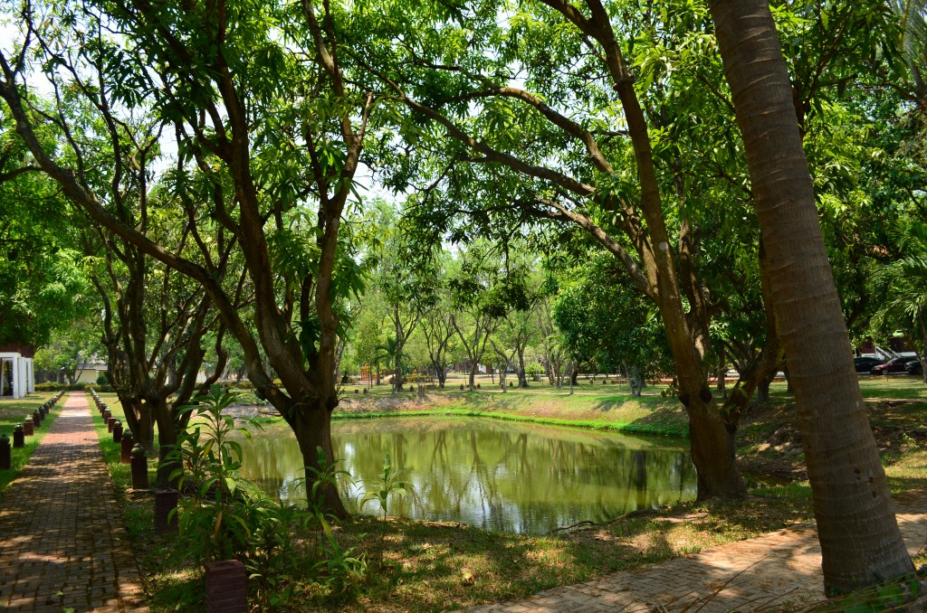 Im ganzen Park stößt man auf kleine Seen und Tümpel. Das die Thais ein enges Verhältnis zu Wasser haben, fällt auch hier auf.