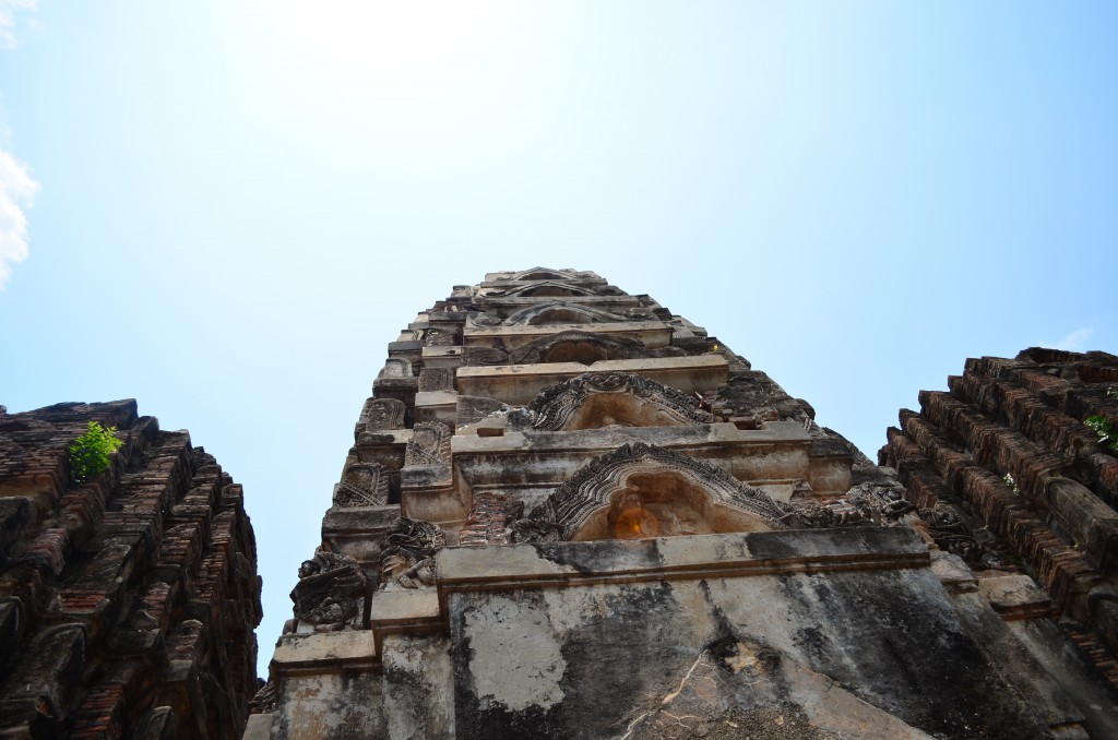 Der schnörkelige Verzierungsstil hat sich bis in die heutigen Tempel der Thais gehalten.