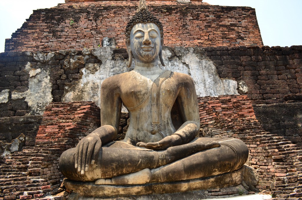 Die Buddhas sind jedenfalls mit großer Präzision gearbeitet.