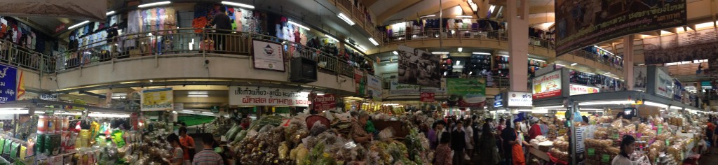 Dieser Großmarkt, auf dem ich keinen anderen Ausländer traf, war gigantisch.