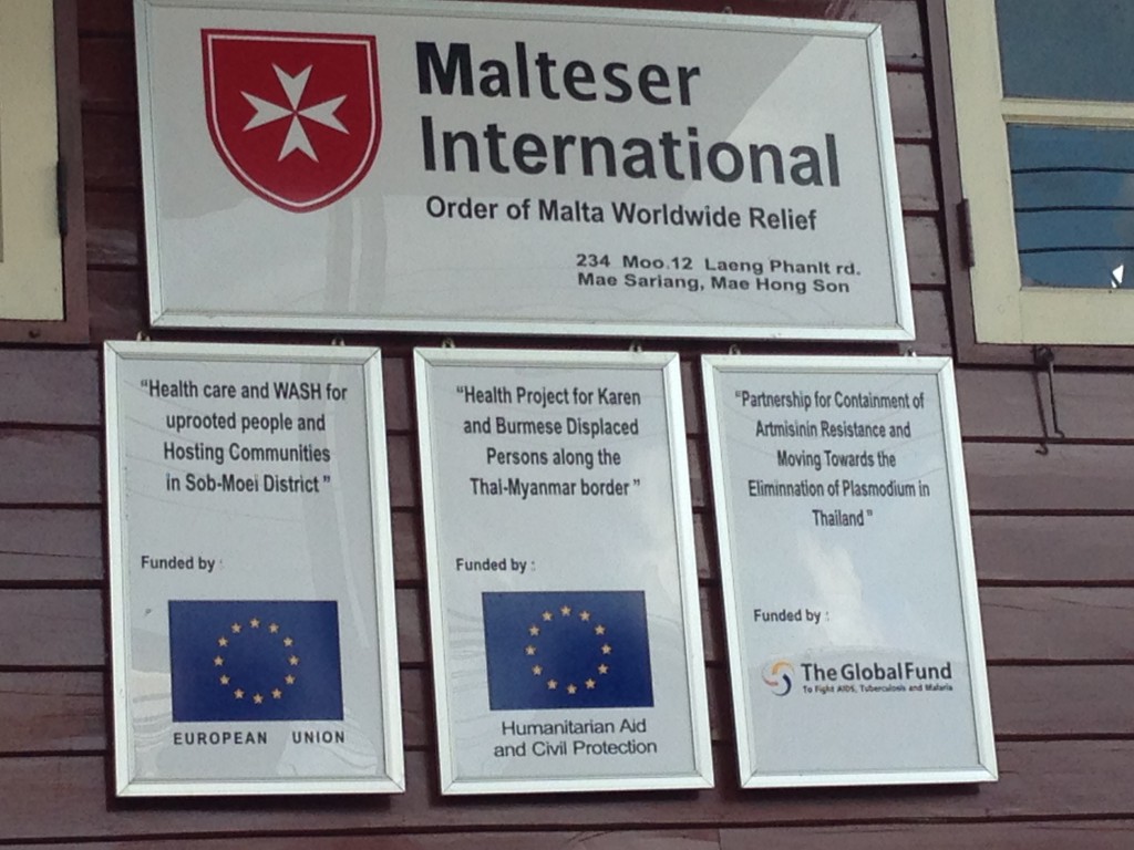 Das Malteser-Büro in der Stadt ist ein interessanter Ort, da hier bis auf die 2 Chefs aus Deutschland und Sri Lanka nur Thais aus Mae Sariang arbeiten. Alle sprechen sehr gutes Englisch und ich fühle mich direkt im Team aufgenommen. Sogar einer unser ehemalgen Stipendiaten  der Stiftung arbeitet hier.
