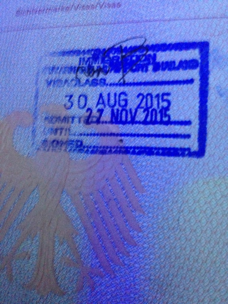 Mein Visa geht diesmal bis zum 27.11.2015. Einmal muss ich also noch raus, aber das werde ich wohl so oder so ;)