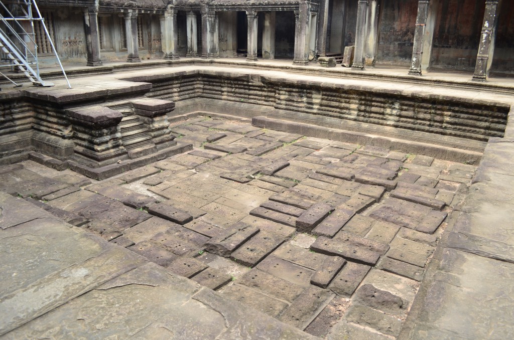 Der Rundgang durch Angkor Wat endet bei diesen Becken, wozu ich noch keine richtige Erklärung gefunden habe, ich nehme an es wurden Waschrituale durchgeführt. 